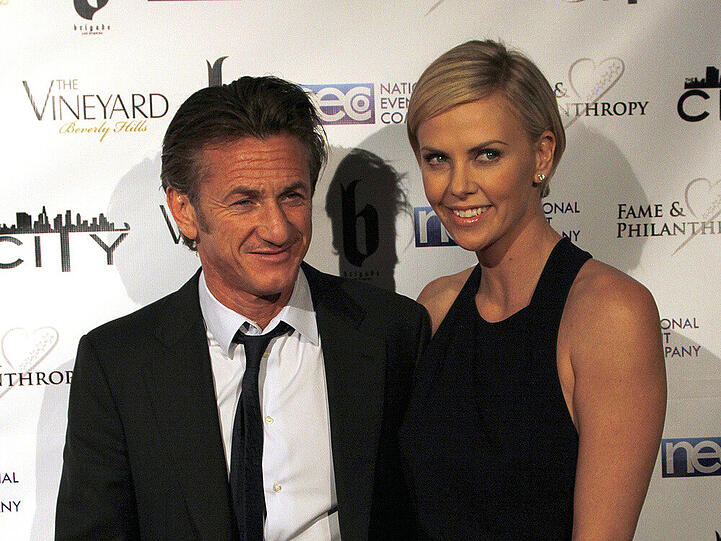 Sean Penn und Charlize Theron auf einer Oscar-Party