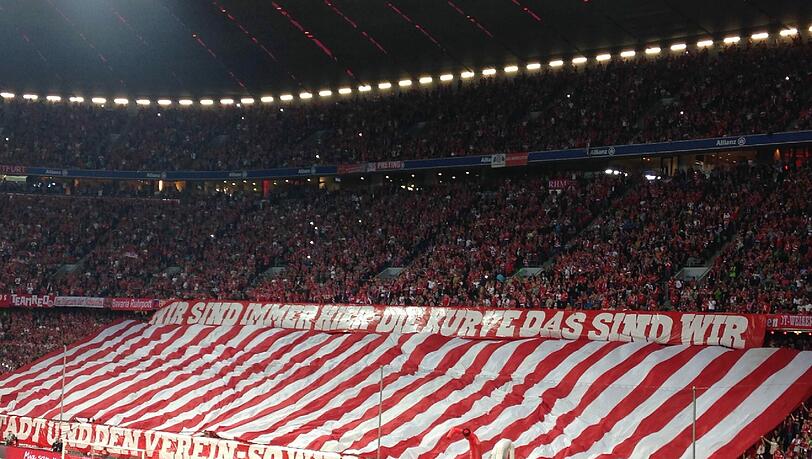 Oft vorbildlich, jetzt trotzdem unerwünscht beim Auswärtsspiel: Bayern-Fans. Oft vorbildlich, jetzt trotzdem unerwünscht beim Auswärtsspiel: Bayern-Fans.