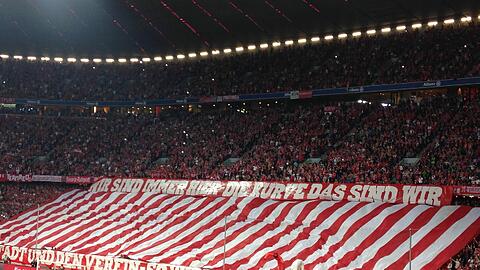 Oft vorbildlich, jetzt trotzdem unerwünscht beim Auswärtsspiel: Bayern-Fans.