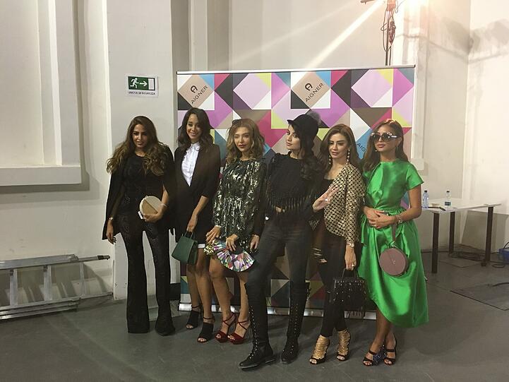 Front Row bei Aigner &ndash; also in der ersten und damit wichtigsten Reihe: Die Gäste aus Italien, dem Nahen und Fernen Osten könnten ebenfalls Models sein. Während der Fashion Week in Mailand brezeln sich alle auf.