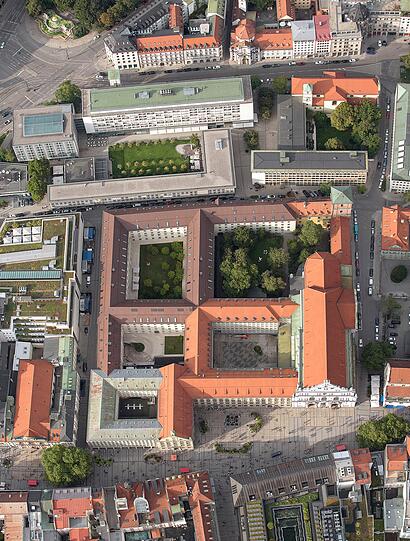 Dass die Alte Akademie so viele Innenhöfe hat, sieht man aus dieser Perspektive besonders gut.