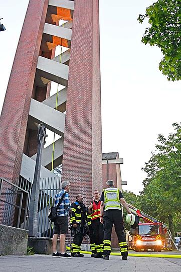 Am Samstag geriet ein Dachbereich der Kirche St. Helena in Untergiesing-Harlaching in Brand.