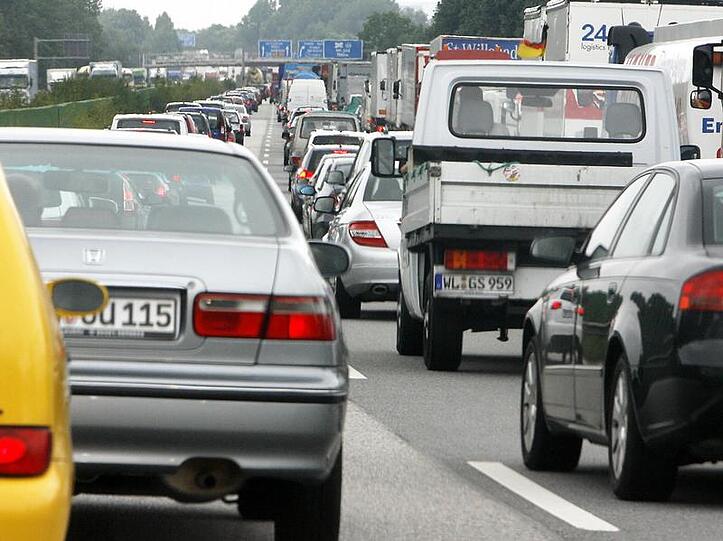 Alle wollen in Richtung Süden: Dabei ist an diesem Wochenende Geduld gefragt.
