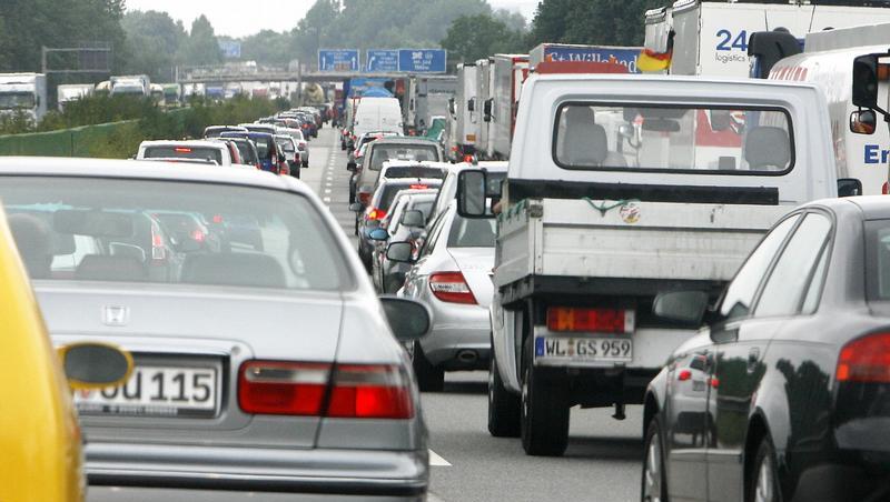 Alle wollen in Richtung Süden: Dabei ist an diesem Wochenende Geduld gefragt. Alle wollen in Richtung Süden: Dabei ist an diesem Wochenende Geduld gefragt.