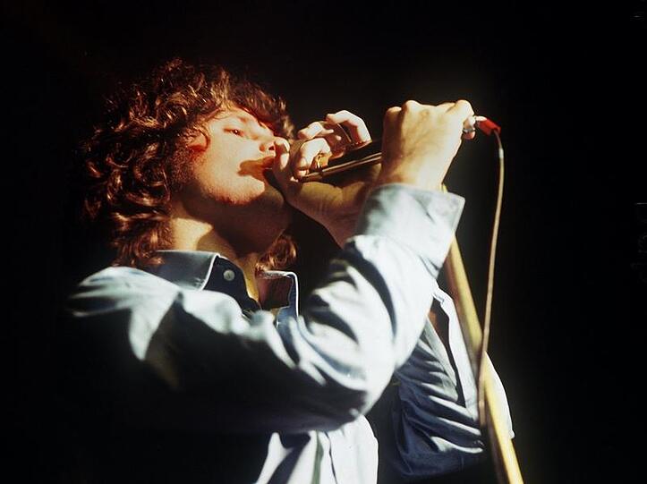 Jim Morrison ist doch kein Straftäter.