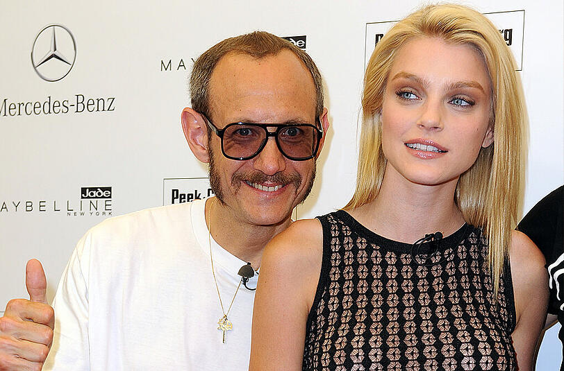Terry Richardson mit Model Jessica Stam bei der Mercedes-Benz Fashion Week in Berlin.