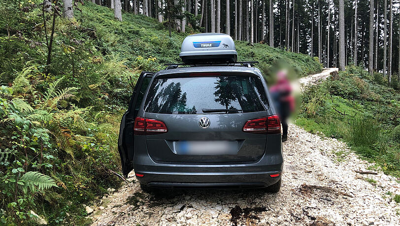 Nach vier Kilometern musste die Familie ihre Fahrt auf die Steiner Alm beenden und  setzte einen Notruf ab.