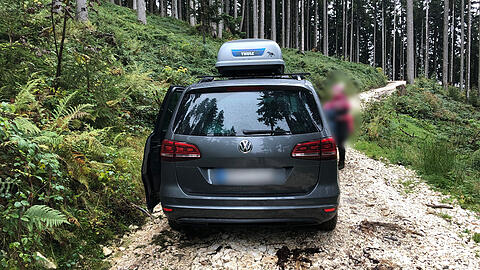 Nach vier Kilometern musste die Familie ihre Fahrt auf die Steiner Alm beenden und  setzte einen Notruf ab.