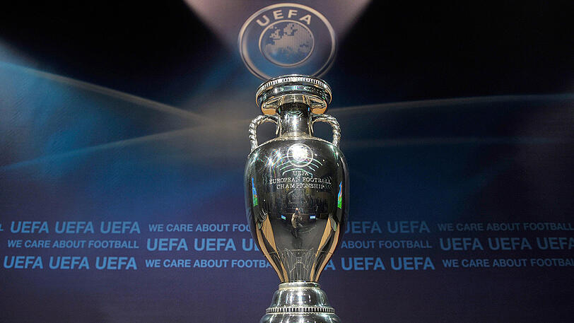 Um diesen Pokal geht's bei der EURO 2024.