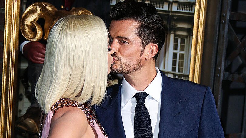 Katy Perry und Orlando Bloom auf dem roten Teppich der "Carnival Row"-Premiere