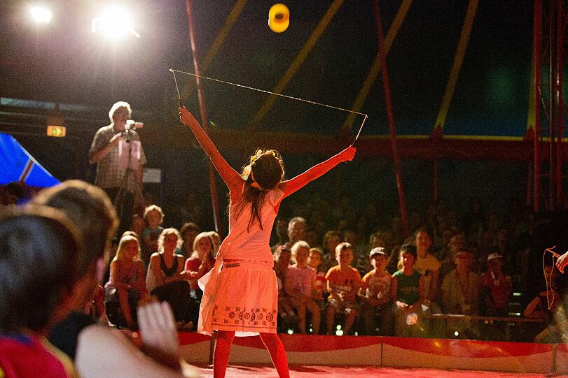 Im Ferienprogramm "Zirkus Simsala" haben die Kinder Erstaunliches gelernt. Das zeigen sie bei einer Gala am Samstag.