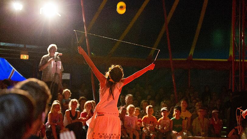Im Ferienprogramm "Zirkus Simsala" haben die Kinder Erstaunliches gelernt. Das zeigen sie bei einer Gala am Samstag. Im Ferienprogramm "Zirkus Simsala" haben die Kinder Erstaunliches gelernt. Das zeigen sie bei einer Gala am Samstag.