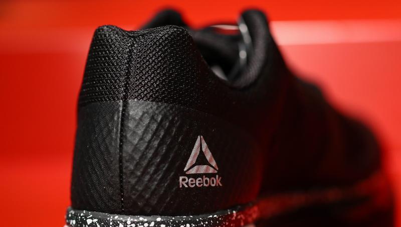 Das Logo Reebok, eine Marke des Sportartikelherstellers adidas, ist auf einem Schuh zu sehen. Foto: Daniel Karmann/Archivbild Das Logo Reebok, eine Marke des Sportartikelherstellers adidas, ist auf einem Schuh zu sehen. Foto: Daniel Karmann/Archivbild
