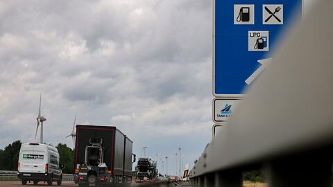 F&uuml;rs Tanken von der Autobahn abzufahren, lohnt sich.