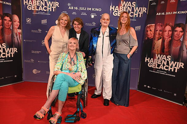 Maren Kroymann, Bettina B&ouml;ttinger, Gaby K&ouml;ster, Hella von Sinnen und Esther Schweins bei der Filmpremiere von "Was haben wir gelacht". In der Doku werden alte Aufnahmen aus "Wetten, dass..?" besprochen.