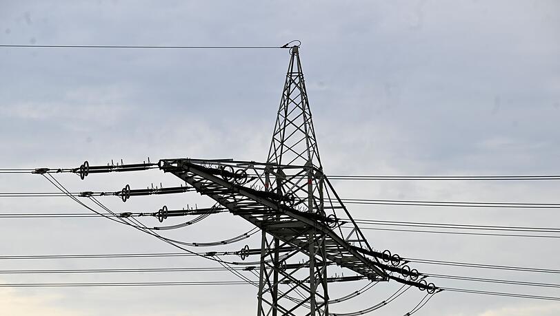 Die Fulda–Main-Leitung soll ab voraussichtlich 2031 die Umspannwerke Mecklar und Dipperz in Hessen mit dem Umspannwerk Bergrheinfeld/West in Bayern verbinden. (Symbolfoto)