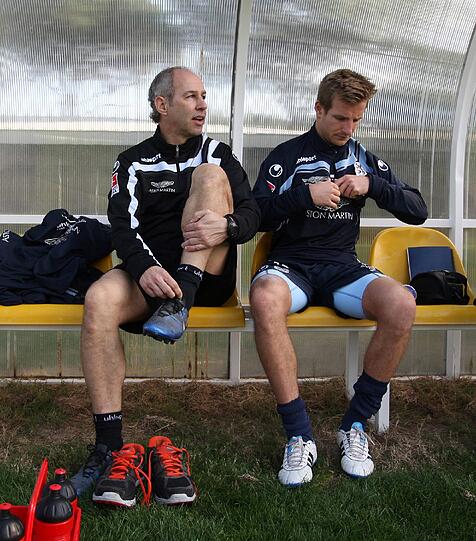 "Ideale Bedingungen": Die Löwen rennen über den Rasen in Belek und Dieter Schneider schaut cool mit Sonnebrille zu. Die besten Bilder vom Trainingslager
