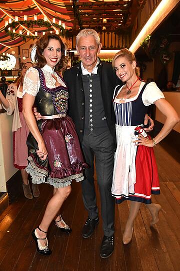 Lola Paltinger, Marstall-Wirt Siegfried Able und Sarah Valentina Winkhaus
