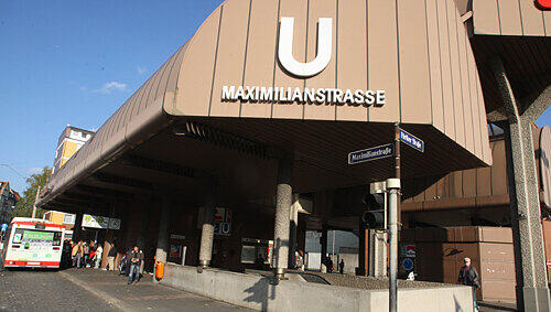 U-Bahnstation Maximilianstraße: Gleich nach der Tat setzte sich die Messerstecherin in den Zug, fuhr zur Polizei und stellte sich. U-Bahnstation Maximilianstraße: Gleich nach der Tat setzte sich die Messerstecherin in den Zug, fuhr zur Polizei und stellte sich.