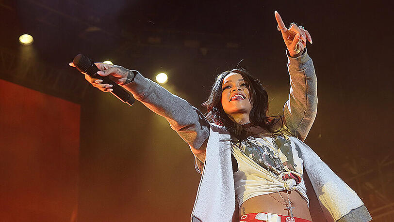 Für Rihanna-Konzertkarten wird viel Geld gezahlt – ihre Alben landen häufig illegal im Internet. Das endet oft vor Gericht. Für Rihanna-Konzertkarten wird viel Geld gezahlt – ihre Alben landen häufig illegal im Internet. Das endet oft vor Gericht.