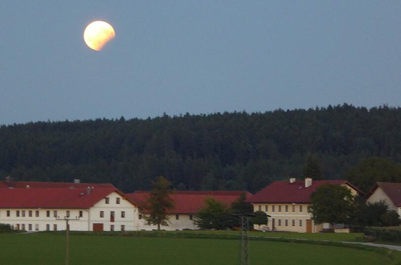 Die Schönsten Bilder von der Mondfinsternis. Diese Bilder stammen aus Haun im Landkreis Mühldorf.
