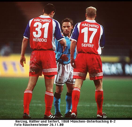 14 Duelle waren es bislang insgesamt. Am längsten, also über 20 Jahre, sind die berühmten Bundesliga-Derbys der Löwen um "Icke" Häßler (Mitte) gegen die Hachinger Nachbarn.