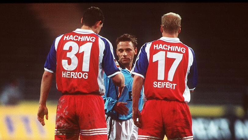 14 Duelle waren es bislang insgesamt. Am längsten, also über 20 Jahre, sind die berühmten Bundesliga-Derbys der Löwen um "Icke" Häßler (Mitte) gegen die Hachinger Nachbarn. 14 Duelle waren es bislang insgesamt. Am längsten, also über 20 Jahre, sind die berühmten Bundesliga-Derbys der Löwen um "Icke" Häßler (Mitte) gegen die Hachinger Nachbarn.