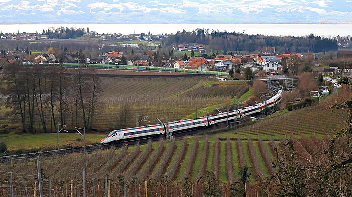 EuroCity-Express zwischen München und Zürich.