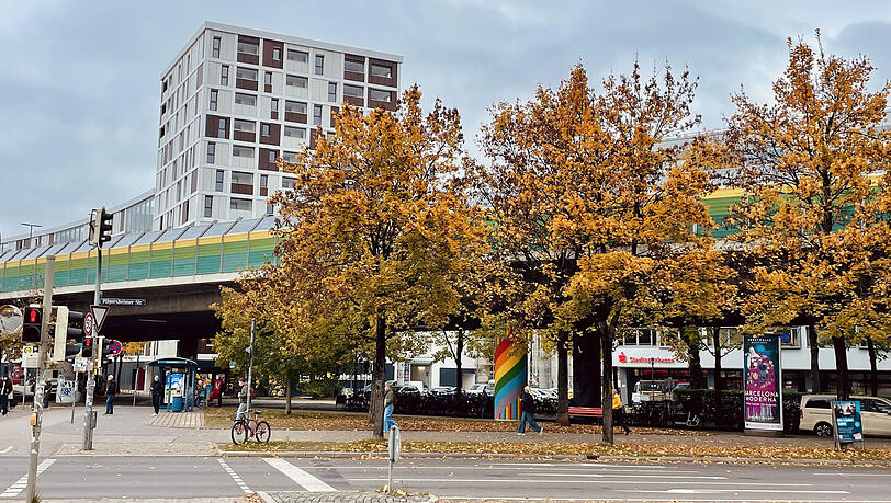 Im höchsten Gebäude des neu errichteten Wohnquartiers am Candidplatz ist nun auch ein Supermarkt untergebracht. Im höchsten Gebäude des neu errichteten Wohnquartiers am Candidplatz ist nun auch ein Supermarkt untergebracht.