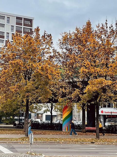 Im h&ouml;chsten Geb&auml;ude des neu errichteten Wohnquartiers am Candidplatz ist nun auch ein Supermarkt untergebracht.