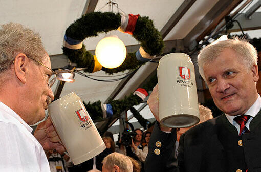 Die beiden Kontrahenten bei der Landtagswahl 2013 wollen die Politik draußen lassen aus den Wiesn-Zelten. Schaun mer mal.