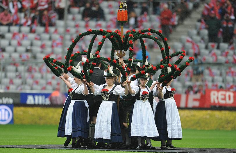 ... vor dem Derby gegen den FC Augsburg ...