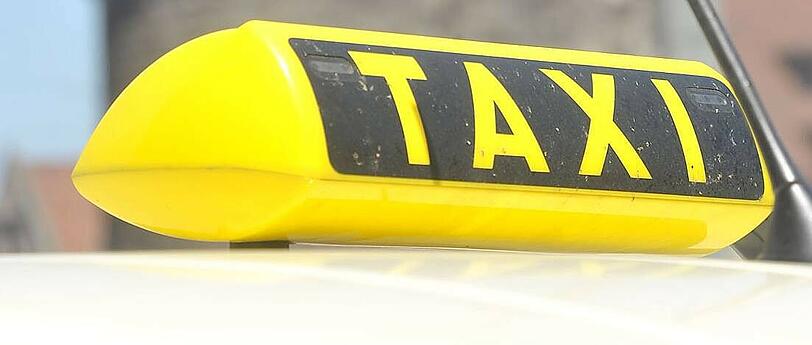 Ein Taxifahrer im Westend hat sich am Wochenende erfolgreich gegen einen Räuber zur Wehr gesetzt.