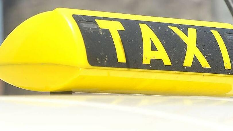 Ein Taxifahrer im Westend hat sich am Wochenende erfolgreich gegen einen Räuber zur Wehr gesetzt. Ein Taxifahrer im Westend hat sich am Wochenende erfolgreich gegen einen Räuber zur Wehr gesetzt.