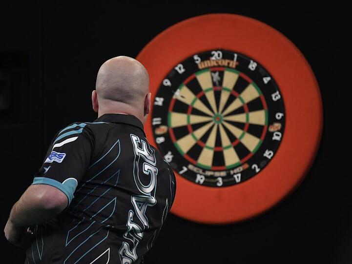 Rob Cross hat bei der WM in London sein Auftaktspiel gewonnen.