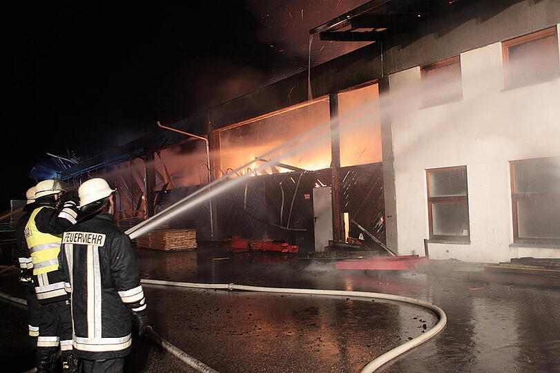 Die Flammen-Hölle im Sägewerk - weiter Bilder zum Durchklicken