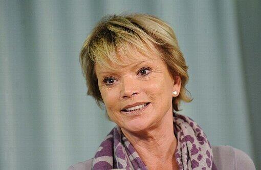 DAFÜR - Schauspielerin Uschi Glas:
&bdquo;München ist eine Film- und
Theaterstadt. Regisseure und
Schauspieler von internationalem
Rang kommen gern zu
uns. Wenn wir auch künftig
als kulturelle Spitze gelten
wollen, brauchen wir eine optimale
Anbindung. Und damit
ein Ja zur dritten Bahn!&ldquo;