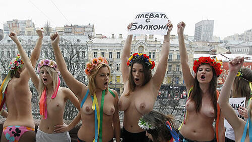 Aktivistinnen der Gruppe Femen protestieren in Kiew Aktivistinnen der Gruppe Femen protestieren in Kiew