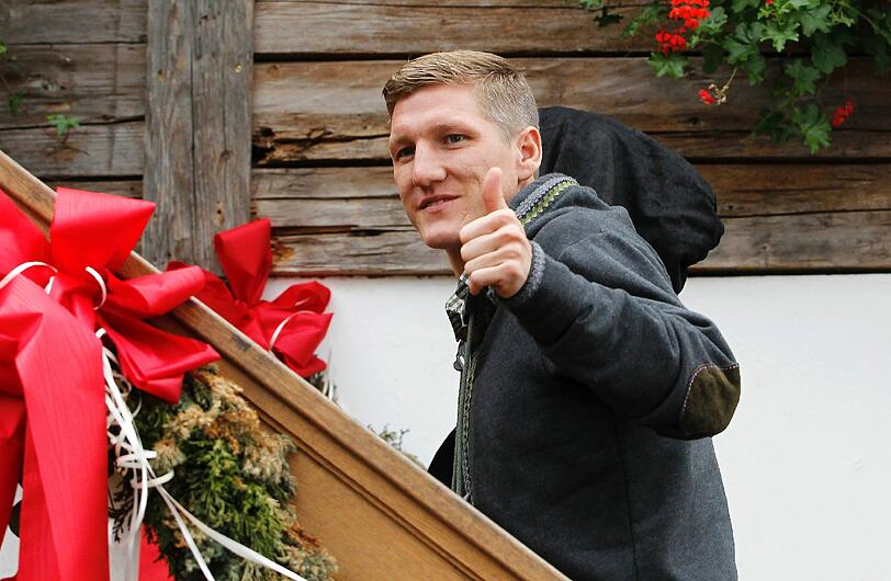 Bastian Schweinsteiger kam mit Freundin Sarah Brandner.