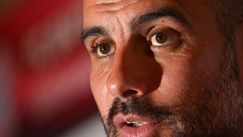 Pep Guardiola bei der Pressekonferenz des FC Bayern. Pep Guardiola bei der Pressekonferenz des FC Bayern.