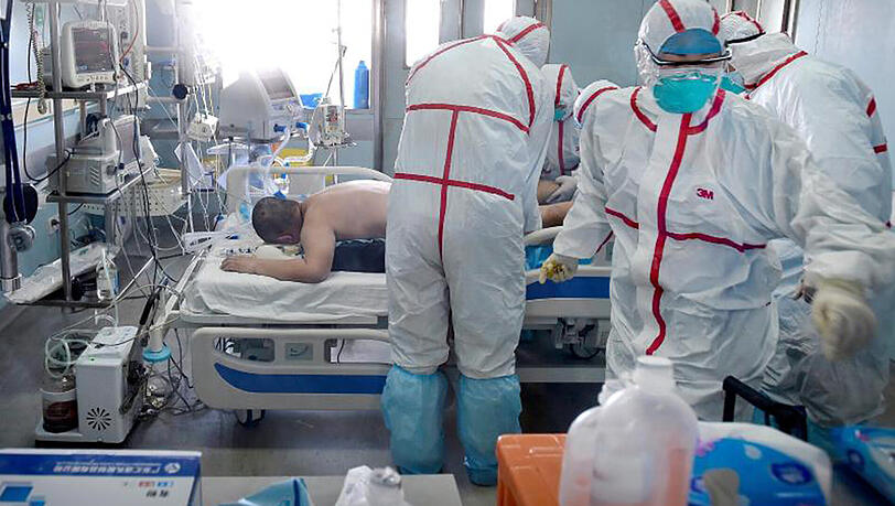 Ein mit Vogelgrippe infizierter Patient in einem Krankenhaus der chinesischen Provinz Hubei. Ein mit Vogelgrippe infizierter Patient in einem Krankenhaus der chinesischen Provinz Hubei.