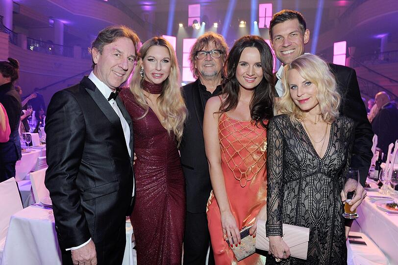 Ralph Piller, Sabine Piller, Martin Krug, Freundin Martina Nicia, Cedrik Schwarz und Sonja Kiefer