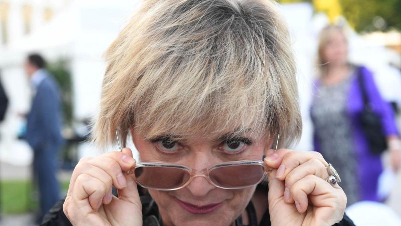 Gloria Fürstin von Thurn und Taxis schaut bei einem Sommerempfang des Bayerischen Landtags über ihre Brille. Foto: Felix Hörhager/dpa/Archivbild Gloria Fürstin von Thurn und Taxis schaut bei einem Sommerempfang des Bayerischen Landtags über ihre Brille. Foto: Felix Hörhager/dpa/Archivbild