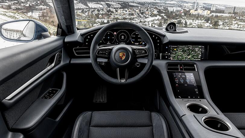 Aufgeräumt und reduziert präsentiert sich das Cockpit. Hier unterscheidet sich das Einstiegsmodell nicht von seinen Brüdern. Aufgeräumt und reduziert präsentiert sich das Cockpit. Hier unterscheidet sich das Einstiegsmodell nicht von seinen Brüdern.