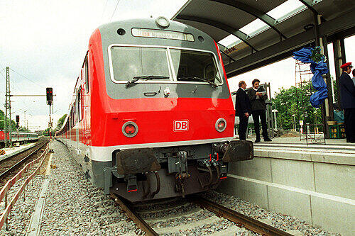 Hindernisse für die S-Bahn: Während die Bauarbeiten Richtung Bamberg schon auf Hochtouren laufen, wollen Vertreter der Stadt den schon vereinbarten Beitritt zum Verkehrsverbund stoppen.
