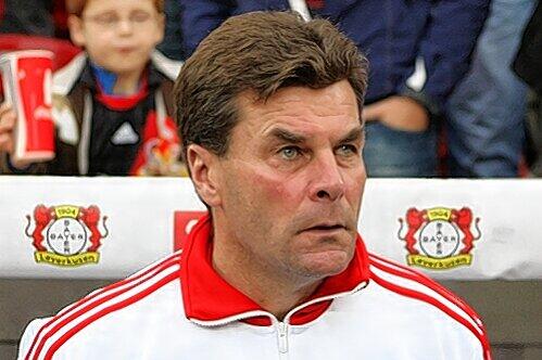 Genau hingesehen hat Club-Trainer Dieter Hecking (l.) beim Schalker 2:0 gegen Benfica Lissabon. Gut gefallen hat ihm dabei die Offensiv-Abteilung des Kollegen Felix, aber er hat auch Defizite erspäht.