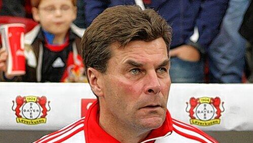 Genau hingesehen hat Club-Trainer Dieter Hecking (l.) beim Schalker 2:0 gegen Benfica Lissabon. Gut gefallen hat ihm dabei die Offensiv-Abteilung des Kollegen Felix, aber er hat auch Defizite erspäht. Genau hingesehen hat Club-Trainer Dieter Hecking (l.) beim Schalker 2:0 gegen Benfica Lissabon. Gut gefallen hat ihm dabei die Offensiv-Abteilung des Kollegen Felix, aber er hat auch Defizite erspäht.
