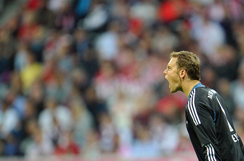 MANUEL NEUER: Das siebte Spiel &ndash; und erst der achte echte Torschuss, den der Keeper in Halbzeit eins parieren musste. Danach aus Kulanz seiner Abwehrspieler, die die Gäste zu Schüsschen &ndash; immerhin!- kommen ließen, etwas gefordert. Am wichtigsten: Die zu-Null-Serie hält. Note 3
