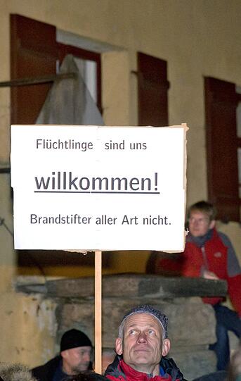 Die Bewohner von Vorra auf einer Kundgebung gegen Rechtsradikalismus und Rassismus.