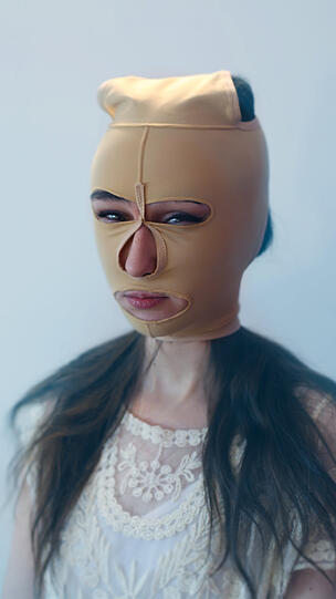Die Anti-Falten-Maske: Wer dieses Produkt über den Kopf stülpt, sieht auch seine Falten nicht me
